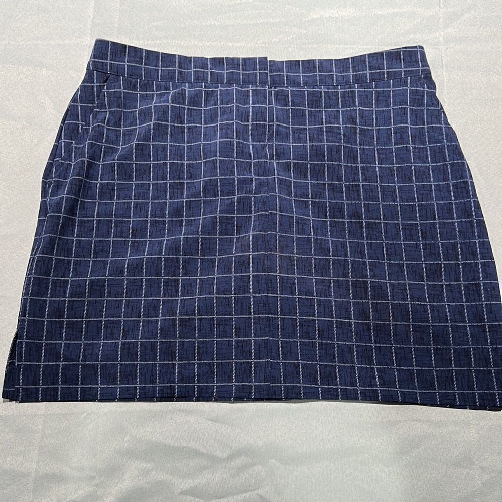 IZOD Golf Plaid Skort NWT Size 10 C33 - Picture 2 of 9